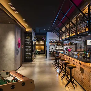 4* Hotel Moxy Honmachi By Marriott